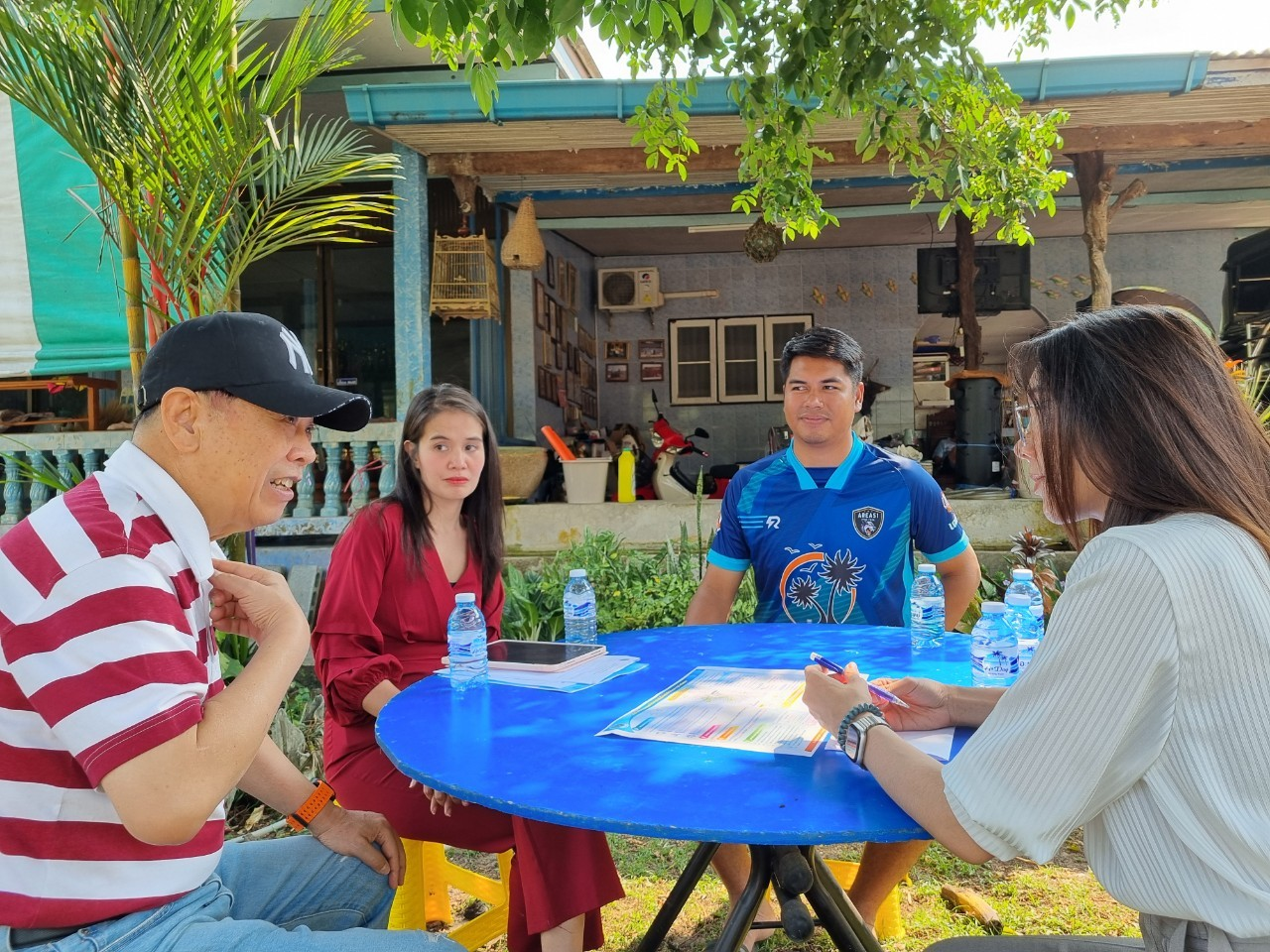 สำรวจพื้นที่ พบผู้นำชุมชน